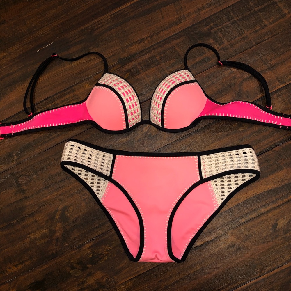 Victoria Secret bikini - Picture 3 of 8